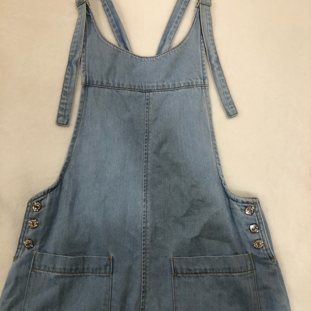 Jean Short Overalls!! 💙 Light Washed!!